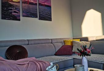 Apartman Jela has Balcony rooms