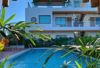 Wayla Villa@Maikhaobeach has Balcony rooms