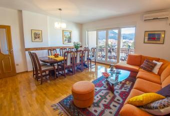 Apartment Italy - Promenade Mostar allows 18 year olds to book a room