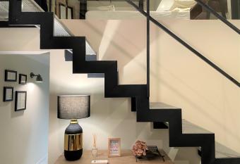 No 38 C  diz allows 18 year olds to book a room