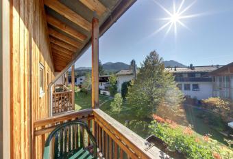 Outdoorhotel J  ger Von Fall has Balcony rooms