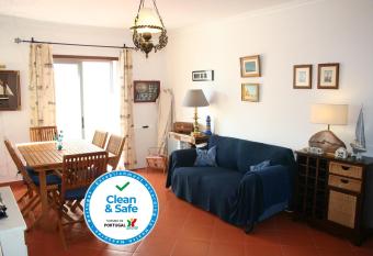 Cezimbra Guest House allows 18 year olds to book a room