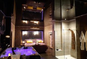 Suite Calypso allows 18 year olds to book a room