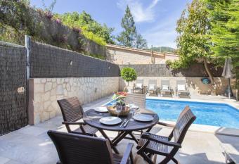 Can Joan has Balcony rooms