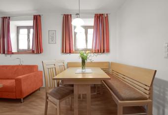 Rafaser - Apartment Albina has Balcony rooms