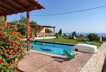 Zeus has Balcony rooms