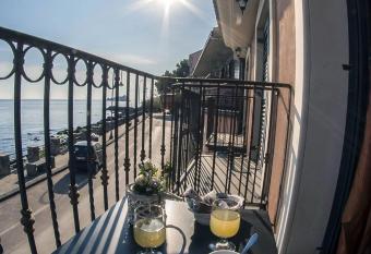 2 bedrooms appartement at Capo Mulini 10 m away from the beach with sea view balcony and wifi has Balcony rooms