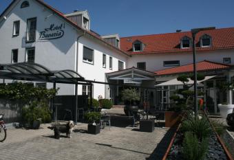 Hotel Bavaria allows 18 year olds to book a room