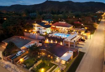 Grateus Luxury Apart & Spa has Balcony rooms