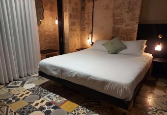 Tel-Aviv LALA Boutique Hotel allows 18 year olds to book a room