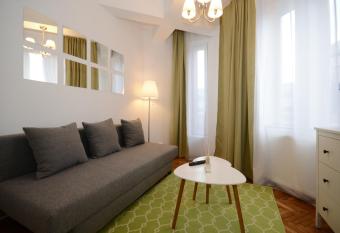 Stay Inn Apartments has Balcony rooms