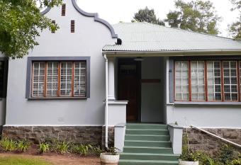 Skye High House & Cottage has Balcony rooms