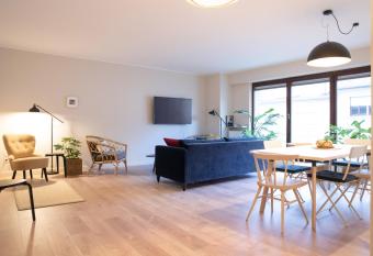 Large and bright apartment for up to 5 guests, few mintues distance to the city centre has Balcony rooms