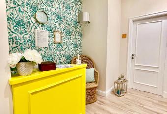 Twins House Sorrento has Balcony rooms