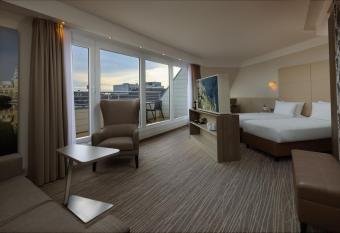 DoubleTree by Hilton Hannover Schweizerhof allows 18 year olds to book a room