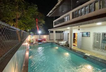 Capetown Villa with Pool, Jacuzzii, DJ, & Hot Bath Tub has Balcony rooms