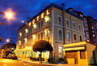 Hotel Roma has Balcony rooms