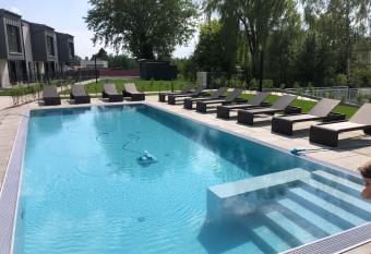 25h SPA-Residenz POOLs IN & OUT, private Garden & Beach has Balcony rooms