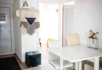 SO HOME EPINAL - QUAI COSY allows 18 year olds to book a room