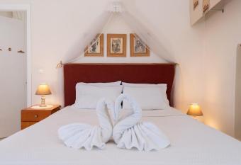 Eirini s Traditional House has Balcony rooms