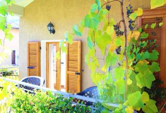 One bedroom appartement with furnished balcony at Prabione 8 km away from the beach has Balcony rooms