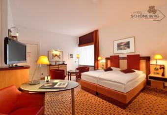 Hotel Sch  neberg allows 18 year olds to book a room