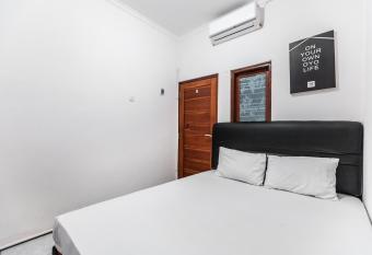 OYO Life 2925 Midys allows 18 year olds to book a room