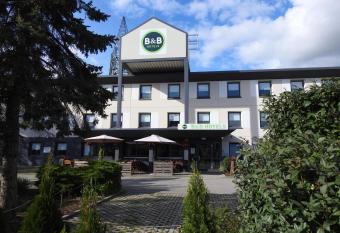 Ibis budget Regensburg Ost allows 18 year olds to book a room