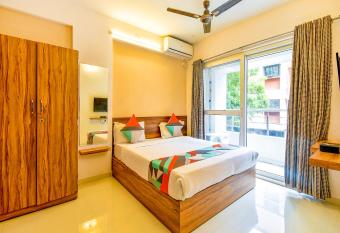 FabExpress Habitat Tingre Nagar allows 18 year olds to book a room
