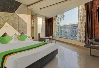 Treebo Glassotel has Smoking rooms