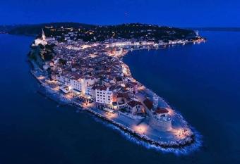 Studio Sonja allows 18 year olds to book a room