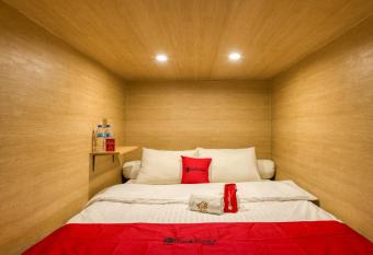 Reddoorz Hostel near Malang Train Station 3 allows 18 year olds to book a room
