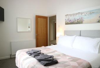 Portland House allows 18 year olds to book a room