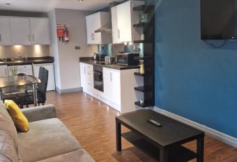 Well located Northern Quarter Apartment sleeps Upto 6 allows 18 year olds to book a room