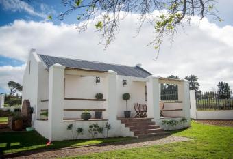 Raithby Winelands Historical Cottage allows 18 year olds to book a room