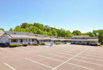 East Shore Lodging has Balcony rooms