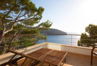 Ponent has Balcony rooms