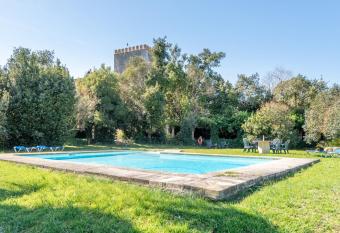 Son Vivot -doble con salon allows 18 year olds to book a room