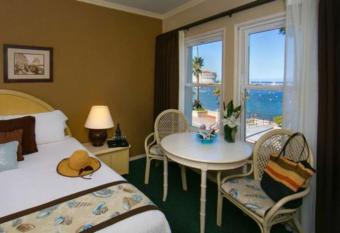 Hotel Mac Rae has Balcony rooms