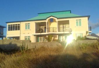 6 bedrooms villa with private pool terrace and wifi at Flic en Flac has Balcony rooms