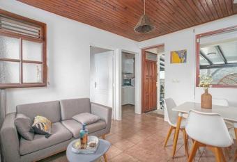 Appartement Ma  va, Id  al Couple, Jacuzzi allows 18 year olds to book a room