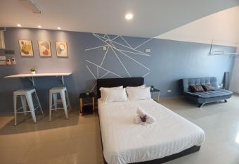 SY Staycation - Studio with Netflix has Balcony rooms