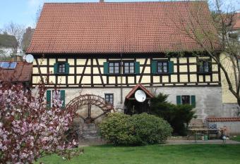 Hotel-Restaurant Bergm  hle allows 18 year olds to book a room