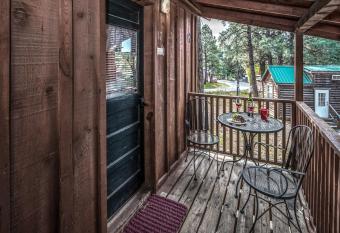 Windchaser, 1 Bedroom, Wood Burning Stove, Midtown, Sleeps 3 has Balcony rooms