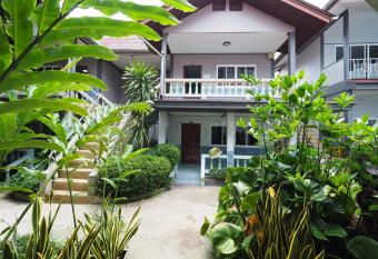 Me Mee Place & Tour Krabi has Balcony rooms