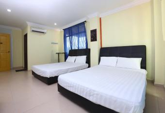SPOT ON 89857 Azra Inn (rumah Tumpangan) allows 18 year olds to book a room