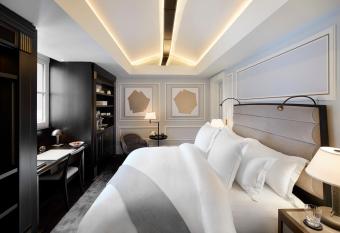 Maison Villeroy has rooms with a private hot tub