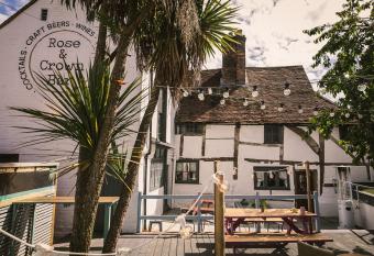 The Rose & Crown allows 18 year olds to book a room