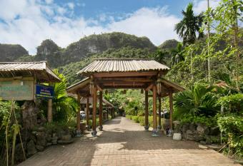 Lan Homestay has Balcony rooms