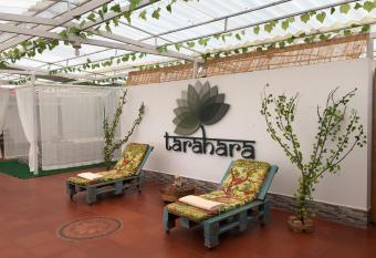 TARAHARA salud y bienestar has Balcony rooms